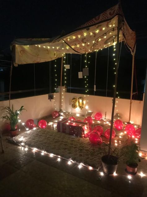 Terrace Bday Decoration Night, Rooftop Birthday Party Decorations Night, Terrace Date Night Ideas, Terrace Party Decoration Night, Terrace Decoration Ideas For Party, Roof Top Decoration, Diy Terrace, Decoration With Lights, Rooftop Decor