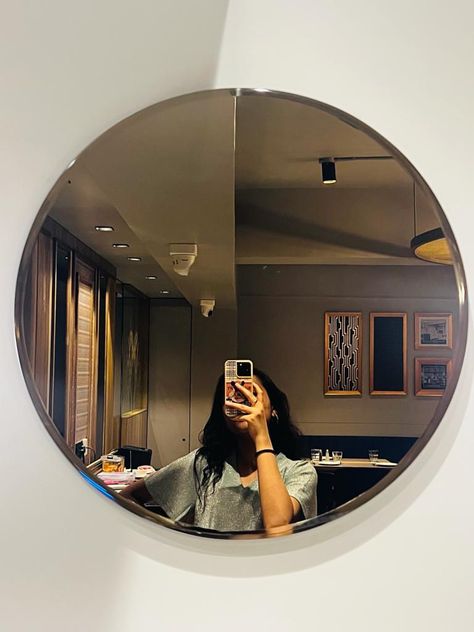 Ig Dp Aesthetic Girl, Mirror Selfie Aesthetic Girly, Mirror Selfie Poses Instagram Dp, Mirror Selfie Ideas Aesthetic, Aesthetic Girls Dp For Instagram, Girls Mirror Dp, I Phone Mirror Selfie, Insta Girly Dp, Insta Dp For Women