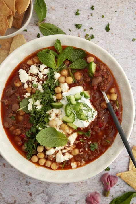 Middle Eastern Chili, Beef Chilli Recipes, Mediterranean Chili Recipe, Comfort Soups, Slow Cooker Chili Beef, Pepper Beef, Mediterranean Foods, Slow Cooker Creamy Chicken, Chili Chili