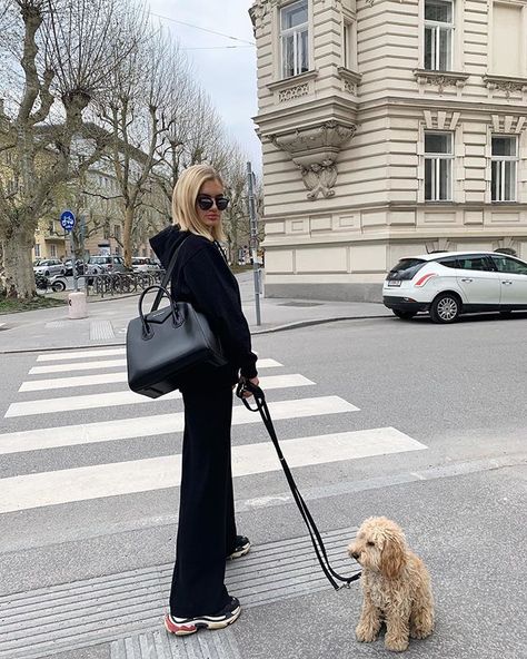 Board Outfit, Soiree Outfit, Outfit Selfie, Walking Outfits, Photos With Dog, City Dog, Girls Robes, Teacher Outfit, Perfect Bra