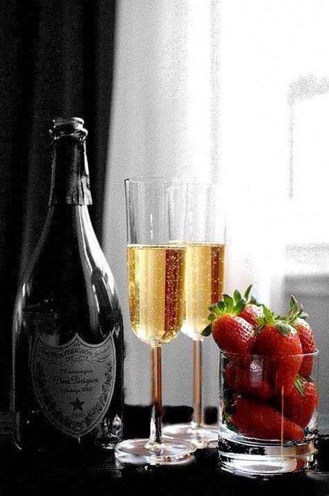 ♥ , from Iryna Don Perignon, Glace Fruit, Cocktail Original, Drink Bar, Romantic Evening, E Card, Pinot Noir, Champagne Flute, Wine Recipes