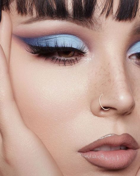 Ideas Maquillaje, Maquillage On Fleek, Blue Makeup Looks, Fun Makeup, Eye Makeup Designs, Makijaż Smokey Eye, Makeup Eye Looks, Creative Eye Makeup, Creative Makeup Looks