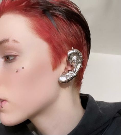 Cyberpunk Earpiece, Rave Moodboard, Cool Ear Piercings, Sci Fi Fashion, Nail Ring, Dope Jewelry, Night Aesthetic, Jewelry Inspo, Dream Jewelry