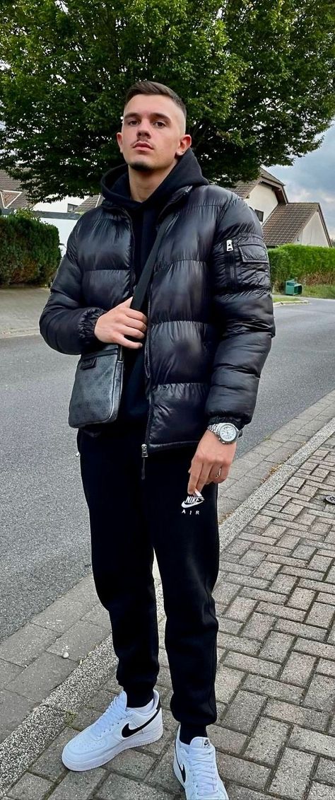 Bubble Jacket Outfit, Bubble Jacket Men, Bubble Jacket, Pvc Raincoat, Shiny Jacket, Cool Hairstyles For Men, Jacket Outfit, Jacket Outfits, Mens Hairstyles