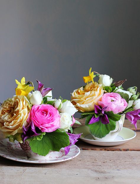 Teacup Posy Tutorial Flowers In Tea Cups, Flowers In Teacups Floral Arrangements, Flower In A Teacup, Tea Cup Plant Pot, Teacups With Flowers, Quiet Living, Teacup Flowers, Easy Minecraft Cake, Fondant Flower Cake