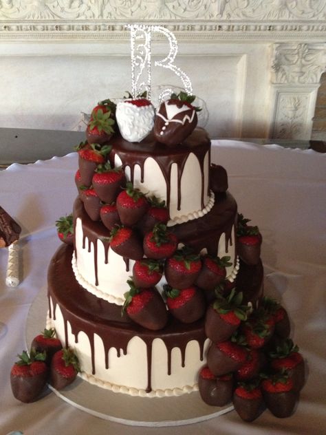 Dripping chocolate design with chocolate dipped strawberries Strawberry Wedding Cakes, Strawberries And Chocolate, Wedding Strawberries, Dipped Strawberries, Chocolate Wedding Cake, Chocolate Design, Cake Gallery, Beautiful Wedding Cakes, Wedding Cake Designs