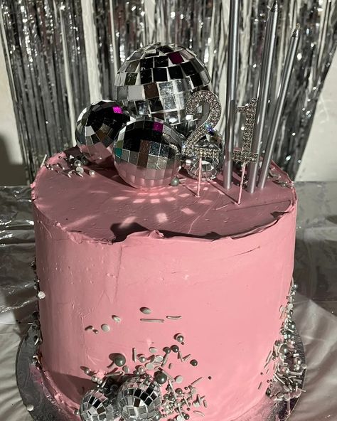 Disco Cake, Sweet Sixteen Birthday Party Ideas, 21st Bday Ideas, Disco Birthday Party, Pink Birthday Cakes, Cute Birthday Ideas, Pink Birthday Party, Ball Birthday, 13th Birthday Parties