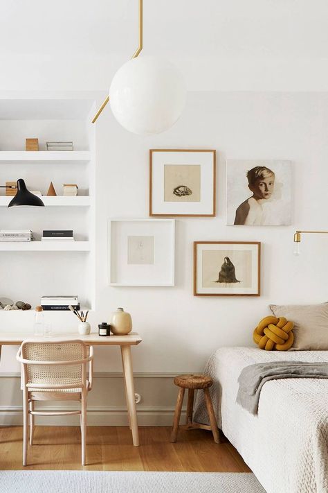 Want to get the cozy minimal Scandinavian style at home? We rounded up some of our favorite Scandinavian interior design ideas along with handy décor tips. #schlafzimmer #inspo #deko #skani #holz #hell Decor Ikea, Interior Minimalista, Interior Design Per La Casa, Decor Eclectic, Scandinavian Interior Design, Minimalist Interior Design, Design Del Prodotto, Interior Modern, Retro Home Decor