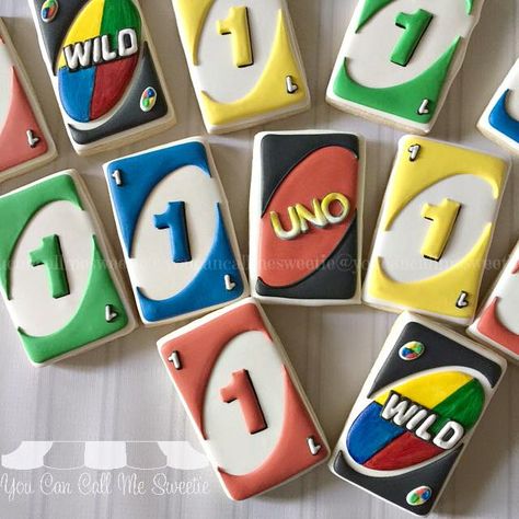 Uno cookies Uno Cookies Decorated, Game Night Cookies, Uno Cookies, Uno Party, Uno Birthday, Sugar Cookie Royal Icing, Iced Biscuits, Cookie Games, Iced Sugar Cookies