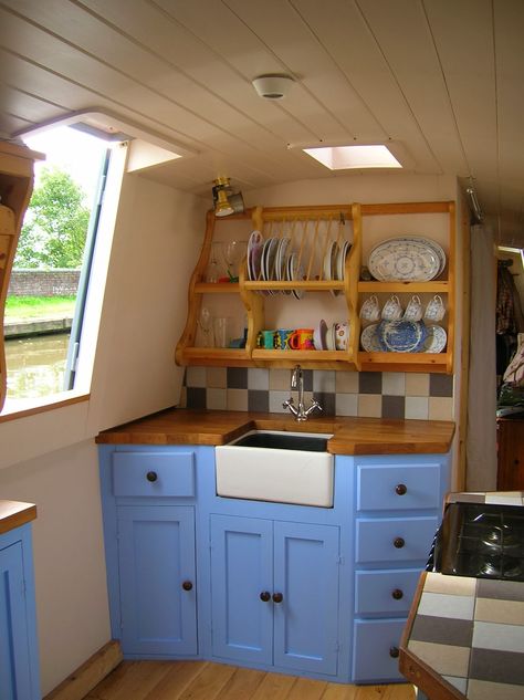 Storage tips for boats - crockery storage in a boat kitchen Boat Kitchen Ideas, Boat Interior Ideas Cabins, Narrow Boat Interior Ideas, Small Boat Interior Ideas, Narrow Boat Interior, Narrowboat Kitchen, Boat Kitchen, Barge Interior, Crockery Storage