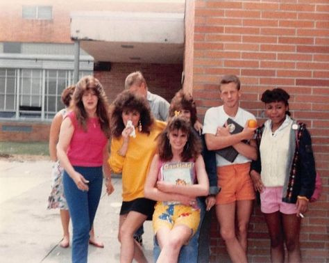 80s Friend Group Aesthetic, 80s Popular Girl, 1980s Aesthetic Retro, 1980s Housewife, 80s It Girl, 80s Teen Fashion, 80s Summer Fashion, 1980s Makeup And Hair, 80s Life