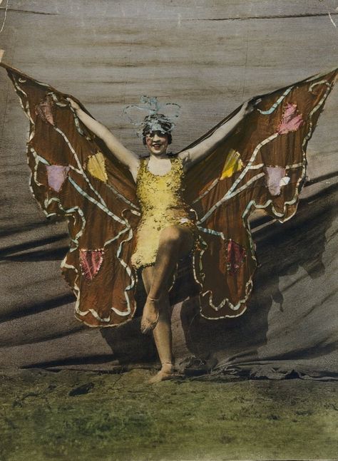 Bug Costume, Butterfly Costume, Flapper Costume, Vintage Fairies, Nice Art, Costumes Pictures, Vintage Circus, Butterfly Frame, Forest Fairy