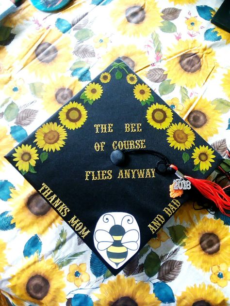 "The bee, of course, flies anyway" Bee Movie graduation cap!!! Bee Graduation Cap, Movie Graduation Cap, Starbucks Gift Baskets, College Grad Cap Ideas, Grad Cap Designs, Bee Movie, Grad Caps, Cap Decoration, Graduation Cap Designs