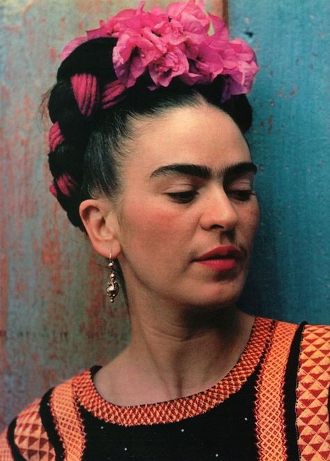 frieda فريدا كاهلو, Nickolas Muray, Mexican Hairstyles, Selma Hayek, Frida Kahlo Style, Frida And Diego, Frida Art, Flowers In Her Hair, Diego Rivera