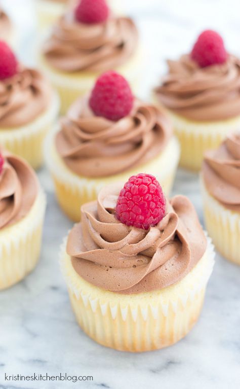 Raspberry-Filled Chocolate Lemon Cupcakes! With fudgy Greek yogurt frosting! Classy Cupcakes, Raspberry Cakes, Greek Yogurt Chocolate, Greek Yogurt Frosting, Cupcakes With Chocolate Frosting, Yogurt Frosting, Beach Treats, Yogurt Chocolate, Raspberry Puree