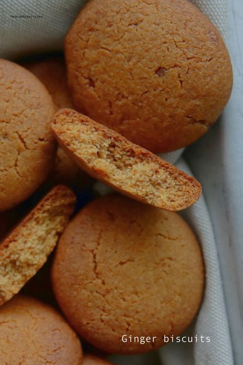 eggless ginger cookies recipe /cinnamon ginger biscuits Eggless Biscotti Recipe, Vegan Ginger Molasses Cookies, Cookies Recipes Indian, 100 Cookies Recipe, Ginger Cookies Recipe, Ginger Cookie Recipes, Eggless Cookies, Ginger Biscuits, Eggless Desserts