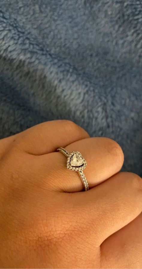 Promise Ring Heart, Engagement Rings Pandora, Promise Rings For Her Pandora, Ring Snapchat, Heart Ring Aesthetic, Pandora Rings Aesthetic, Promise Rings Aesthetic, Promise Ring Aesthetic, Promise Rings Heart