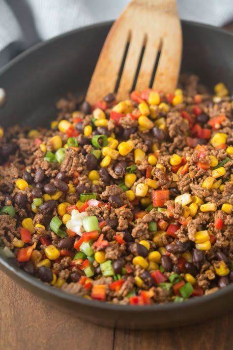 A skillet filled with ground beef, black beans, bell pepper, corn, and green onion. Southwest Wraps, Southwest Wrap, Easy Tacos, Sandwich Vegetarian, Short Recipes, Beef Wraps, Tastes Better From Scratch, Healthy Ground Beef, Ground Beef Recipes Healthy