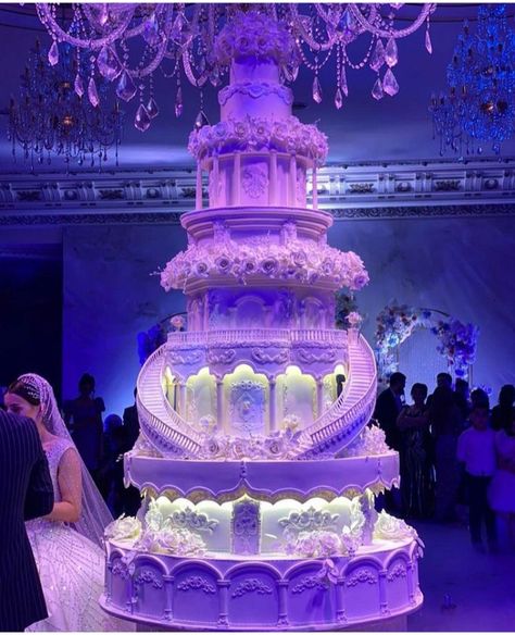 17 Luxury Wedding Cake Ideas - The Glossychic Extra Wedding Cakes, Big Quinceanera Cakes, Extra Wedding Cake, Wedding Luxury Cake, Beautiful Cake Ideas, Dream Wedding Cake Unique, Luxurious Wedding Cake, Big Cakes Birthday, Luxury Wedding Cakes