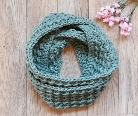 Fluffy Clouds Infinity Scarf - A beginner crochet scarf pattern. Easy Crochet Infinity Scarf, Crochet Scarf And Hat, Crochet Tops Pattern, Crochet Infinity Scarves, Infinity Scarf Crochet Pattern, Abc Preschool, Head Warmers, Crochet Scarf For Beginners, Infinity Scarf Crochet