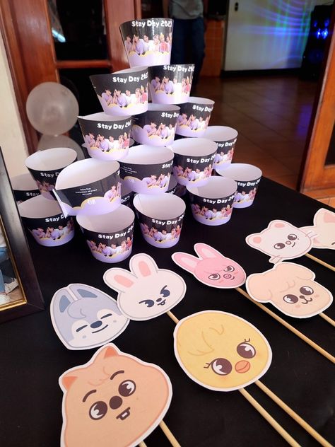 #skz #cupsleeves #stayday #straykids Skz Cupsleeve Event, Kpop Party Ideas Decoration, K Pop Themed Party, Skz Birthday Ideas, Cup Sleeve Event Kpop, K Pop Party Ideas, Stray Kids Party Ideas, Kpop Theme Party, Skz Birthday Party Ideas