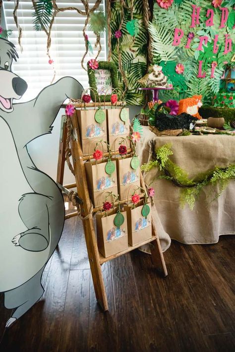 The Jungle Book Birthday Party Ideas | Photo 18 of 93 | Catch My Party Jungle Book Centerpieces, Mowgli Theme Birthday Party, Jungle Book Birthday Party Decorations, Jungle Book Baby Shower Ideas, Jungle Book Birthday Party Ideas, Jungle Book Birthday Party, Jungle Book Birthday, Book Birthday Party, Jungle Book Party