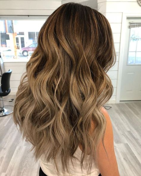 Voluminous Long Wavy Layered Hairstyle: wrap large sections around a curling wand and finish with dry shampoo, not hairspray, to add some grit Curling Thick Hair, Wavy Layered Haircuts, Layered Thick Hair, Haircuts For Long Hair With Layers, Textured Haircut, Thick Wavy Hair, Wavy Curls, Curls For Long Hair, Layered Hairstyles