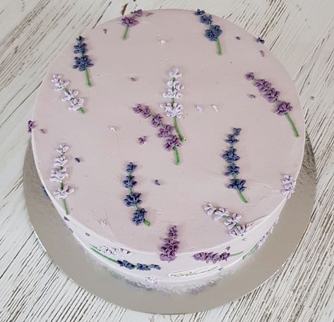 Lavender Cake Design, Wedding Cakes Lavender, Lavender Birthday Cake, Sweet Sixteen Birthday Cake, Birthday Cake Purple, Lilac Cake, Lavender Wedding Cake, Sweet Sixteen Cakes, Blue Birthday Cakes