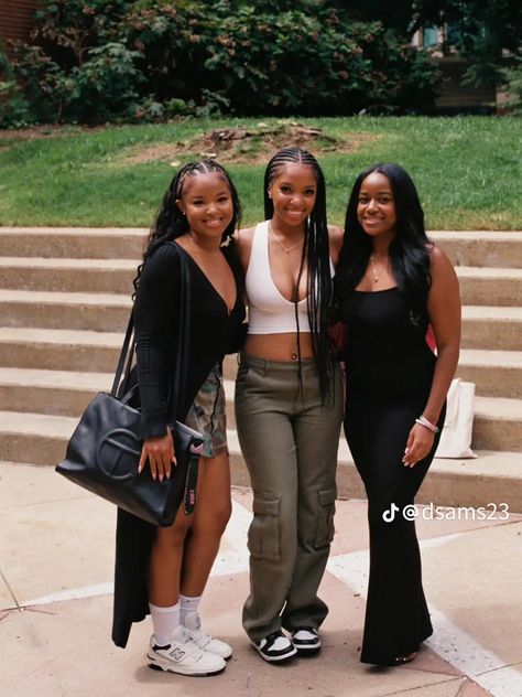 Friend Captions, Vanilla Girl Aesthetic, Friend Groups, Vanilla Girl, Black Femininity, Best Friends Aesthetic, Cute Friend Pictures, Cute Friend Photos, Aesthetic Black