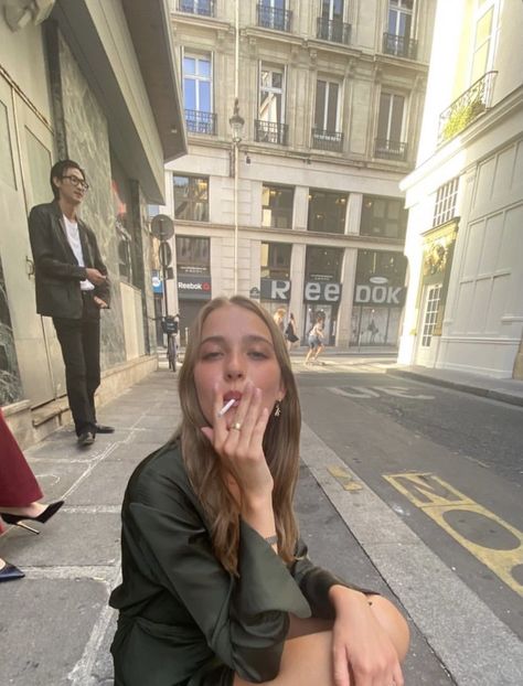 Eva Meloche, Parisian Life, Aesthetic People, Causual Outfits, European Summer, Cute Poses, Outfit Inspo Fall, French Girl, Capsule Wardrobe