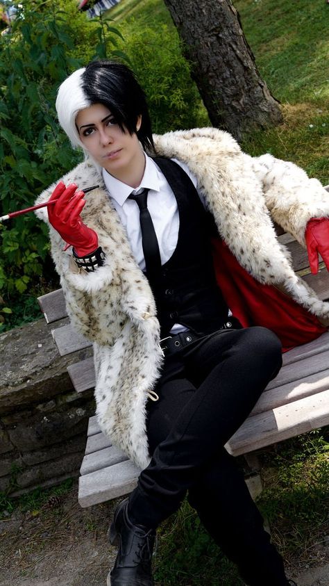 Male Cruella, Disney Costumes For Men, Genderbent Cosplay, Disney Genderbend, Gay Halloween Costumes, Disney Villain Costumes, Halloween Hombre, Black Color Hairstyles, Disney Dapper Day