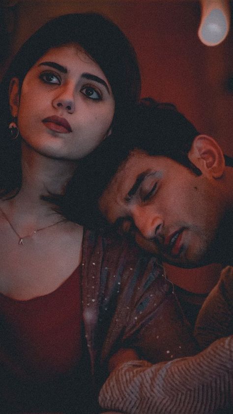 Movies Couple Aesthetic, Couples Sketch, Indian Couple Aesthetic, Bollywood Love, Meldi Ma Hd Photo, Motorcycle Drawing, Couple Sketch, Cartoon Love Photo, Malayalam Cinema