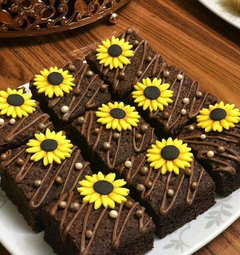 Sunflower Brownies, Brownie Gourmet, Sunflower Party, Birthday Cake Decorating Ideas, Sunflower Baby Showers, Sunflower Themed Wedding, Sweet Caroline, Cake Decorating Ideas, Cute Baking