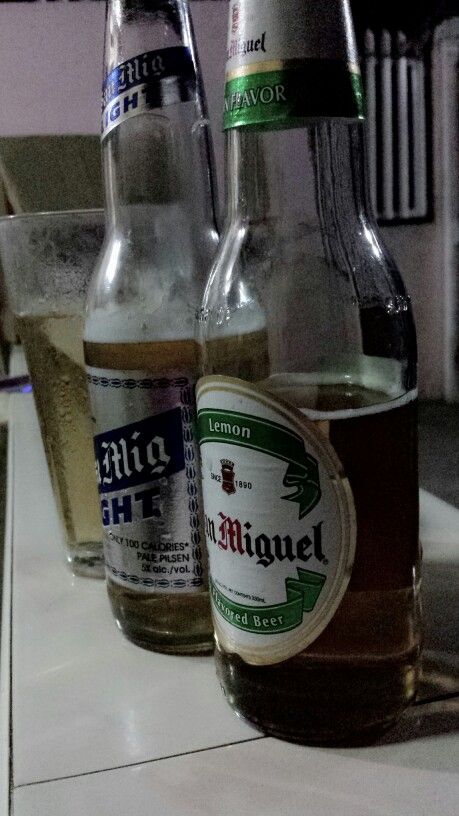 San Miguel light and lemon. San Miguel Beer Aesthetic, San Miguel Light, San Miguel Beer, Night Snap, Light Drinks, Beer Pictures, Beer Photos, Cute Relationship Texts, Alcohol Aesthetic