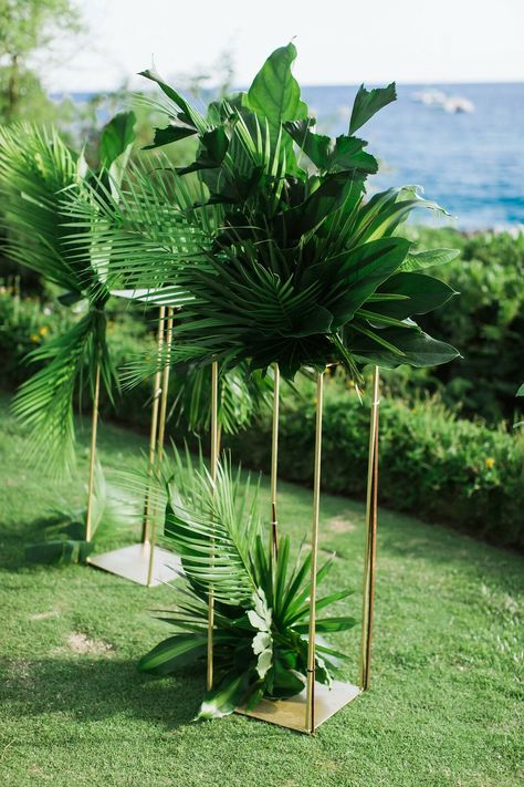 Tall Gold Vases, Modern Tropical Wedding, Lahaina Hawaii, Wedding Nature, Tropical Wedding Theme, Tropical Wedding Inspiration, Maui Resorts, Rustic Wedding Backdrops, Wedding Planner App