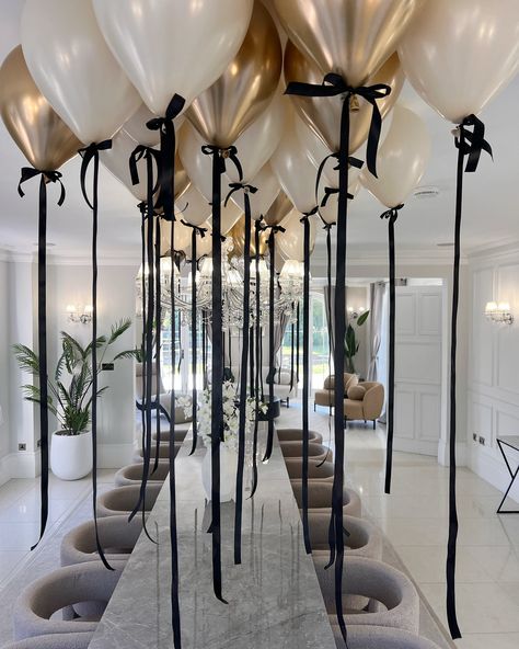 �🤍🖤🤍 Helium filled ceiling balloons with bows   #CeilingBalloons #PrettyBalloons Beige Theme Party, Basic Party Decorations, 25 Men Birthday Ideas, Dinner Party Backdrop, Birthday Party Ideas 28 Years, 2024 Nye Party, Boujee Party Decor, Display Photos At Party, New Years Decor Ideas