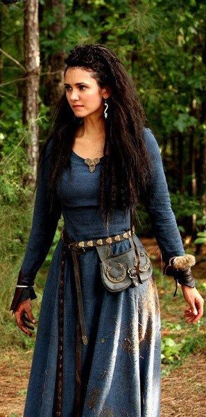 the_originals01 Celtic Dress, Viking Dress, Medieval Clothes, Nerd Fashion, Bonnie Bennett, Medieval Costume, Period Outfit, Caroline Forbes, Medieval Clothing