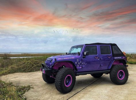 Pastel Jeep, Purple Jeep Wrangler, Purple Royalty, 2000 Jeep Wrangler, Purple Jeep, Candy Car, Pink Car Accessories, Custom Jeep Wrangler, Cars Aesthetic