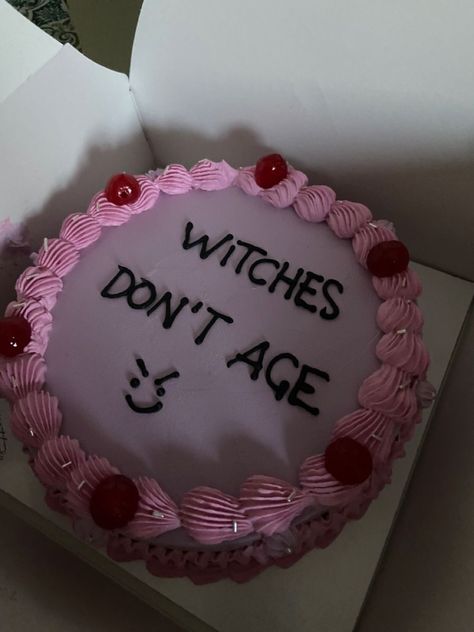 Witches Dont Age, Cake Designs Funny, Funny Bday Cakes, Funny Cake Ideas, Shopping Cake, Birthday Cake Funny, Pretty Cake Ideas, Birthday Cake Quotes, Cakes Funny