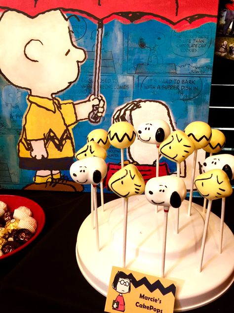 Snoopy Cake Pops, Snoopy Cake, Snoopy Woodstock, No Bake Treats, Snoopy And Woodstock, Pretty Cakes, Woodstock, Dessert Table, Cake Pops