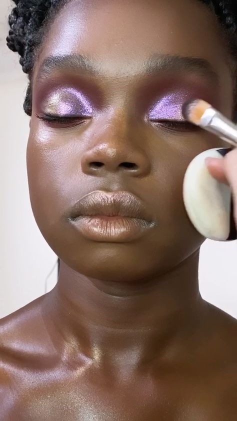 Sparkly Purple Eyeshadow, Lilac Makeup, Lilac Eye, Natural Eyeshadow Looks, Make Carnaval, Sparkly Eyeshadow, Pretty Makeup Looks, Natural Eyeshadow, Purple Eyeshadow