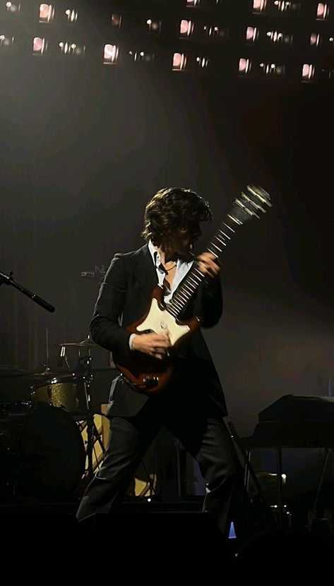 Music Wallpaper Arctic Monkeys, Alex Arctic Monkeys Wallpaper, Arctic Monkeys Guitar, Alex Turner Wallpaper, Arctic Monkeys Alex Turner, Alex Turner Arctic Monkeys, Arctic Monkeys Wallpaper, Alex Arctic Monkeys, Monkey Wallpaper