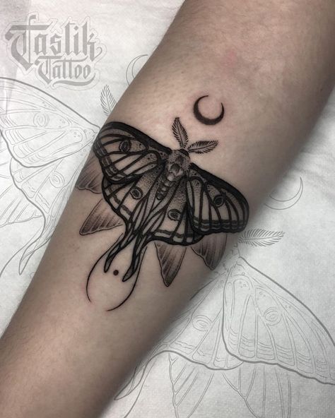 Different Moth Tattoos, Giant Moth Tattoo, Traditional Luna Moth Tattoo, Deathhead Moth Tattoo, Moth Tattoo Men, Moth Forearm Tattoo, Large Moth Tattoo, Luna Moth Tattoo Design, Different Styles For Men