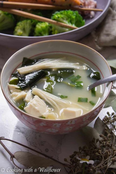 Savory miso soup cooked with seaweed, tofu, and mushrooms. This mushroom miso soup is simple, delicious and comforting. | Ask Anna Mushroom Miso Soup, Soup For Breakfast, Mushroom Miso, Tofu Recipes Healthy, Tofu Recipes Easy, Miso Soup Recipe, Breakfast Soup, Ww Freestyle, Miso Soup