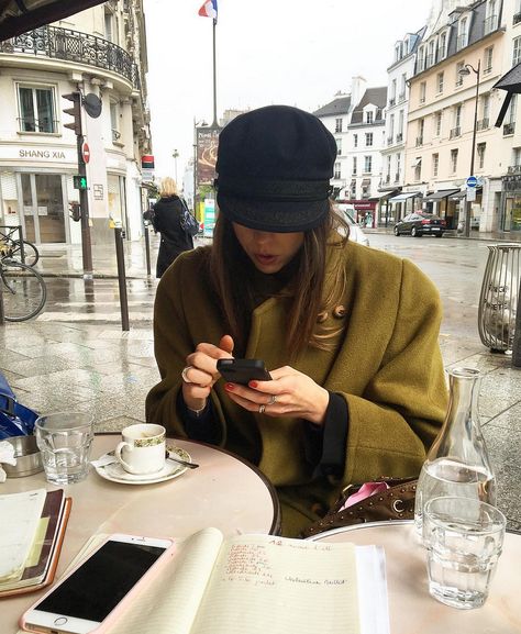 Parisienne Chic, Jeanne Damas, Looks Street Style, Oui Oui, Parisian Chic, Black N White, How To Pose, French Girl, Instagram Foto