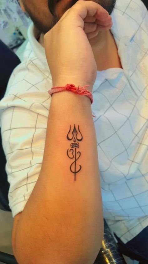 Tatoos Woman Trishul, Simple Om Tattoo Design, Tattoo Shiva Trishul, Thrisul Tattoo Ideas, Shiva Related Tattoo Design, Trisula Tattoo Design On Hand, Trishul Mehndi Design, Om And Trishul Tattoo, Om Tattoos For Women