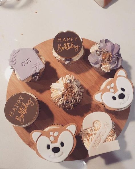 How gorgeous are these Raffy cupcakes? We are OBSESSED! First Birthdays, Sugar Cookie, Happy Birthday, Place Card Holders, Cake, Birthday