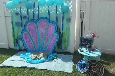 Photo booth background, under the sea theme. Cute idea for under the sea  birthday Under The Sea Photo Booth, Birthday Ideas For Girls, Mermaid Themed Birthday Party, Photo Booth Ideas, Ariel Birthday Party, Sea Party Ideas, Ariel Birthday, Background Cute, Party Setup