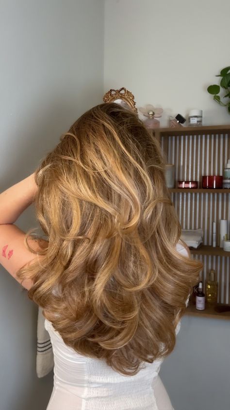 Rambut Brunette, Honey Brown Hair, Vacation Hairstyles, Brown Hair Inspo, Hairstyles 2024, Viral On Tiktok, Honey Blonde Hair, Blonde Hair Inspiration, Honey Hair