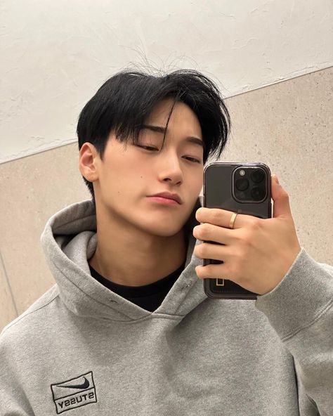 17 Kpop, San Ateez, Sans Cute, K Wallpaper, Woo Young, Chow Chow, Kpop Guys, Kpop Boy, Boyfriend Pictures